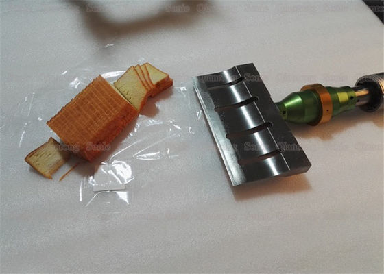 255mm Lebar Pisau Ultrasonik Mesin Pemotong Makanan 220 V Atau 110 V 20 KHz 380 * 250 * 150mm